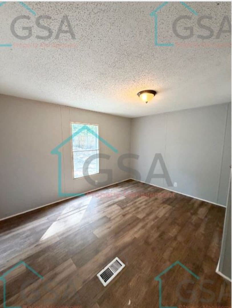 Pelzer Apartment: 304 Chevy Chase Blvd