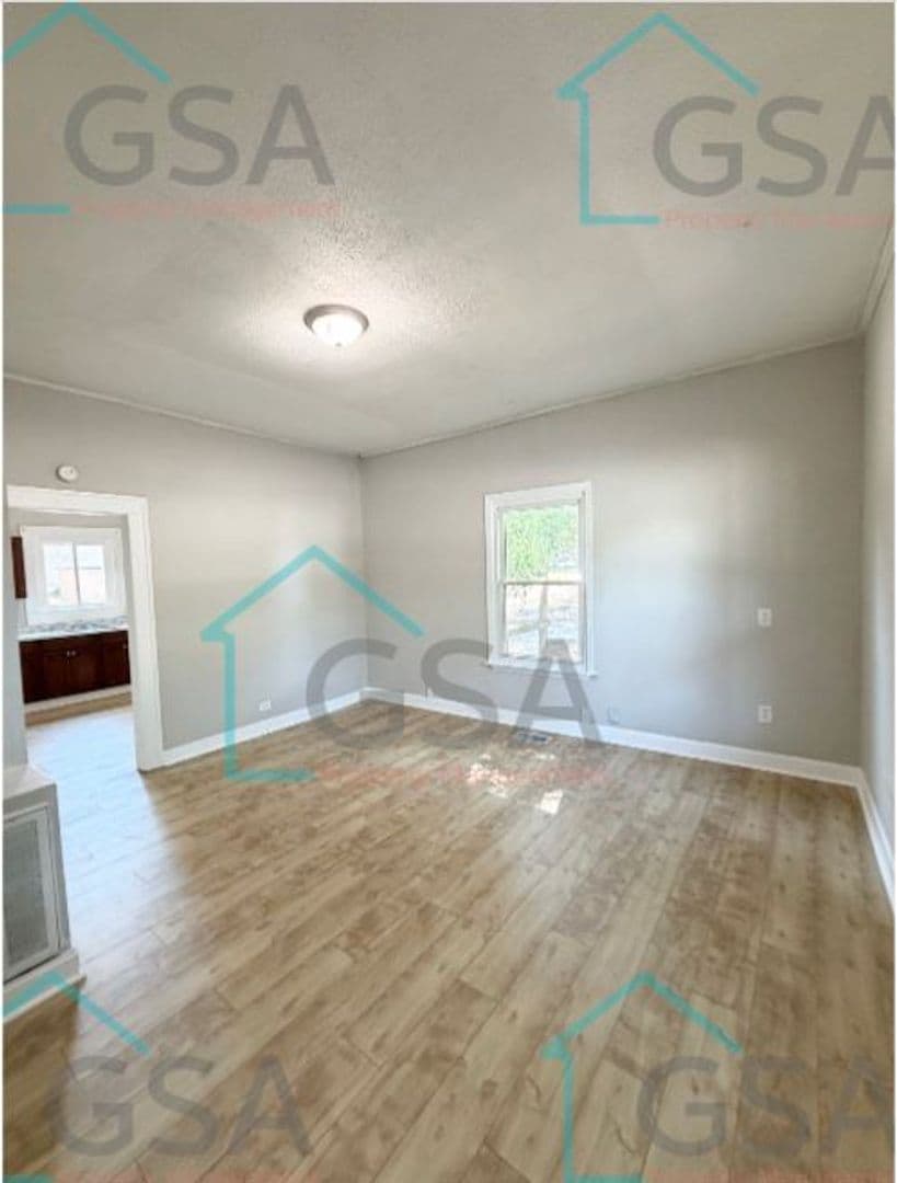 Greenville Apartment: -