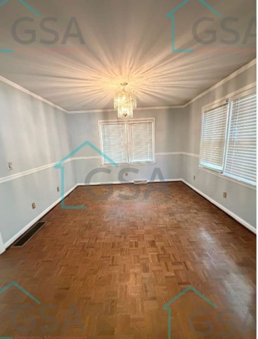 Greenville Apartment: _,_