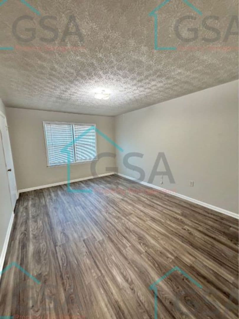 Greenville Apartment: -