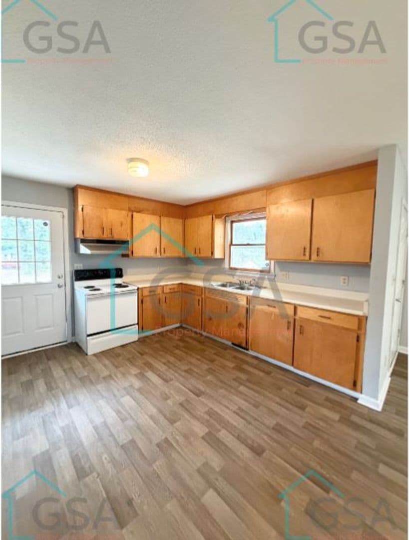 Greenville Apartment: -