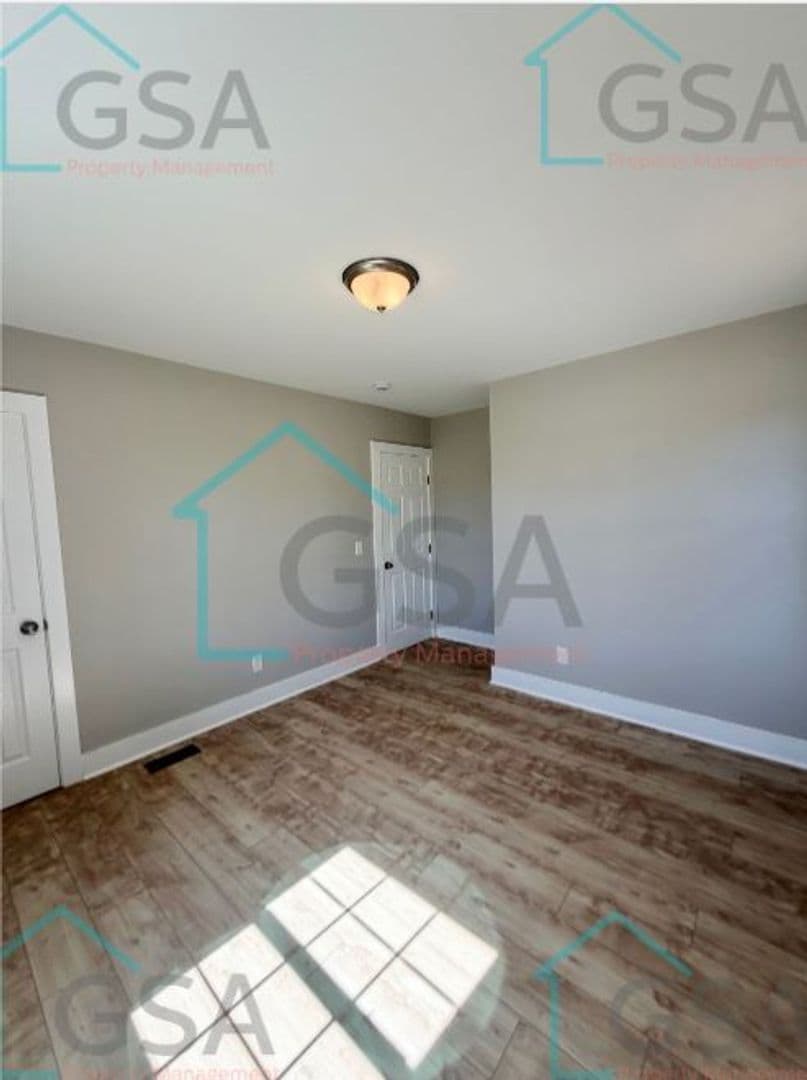 Spartanburg House: 694 Saxon Avenue