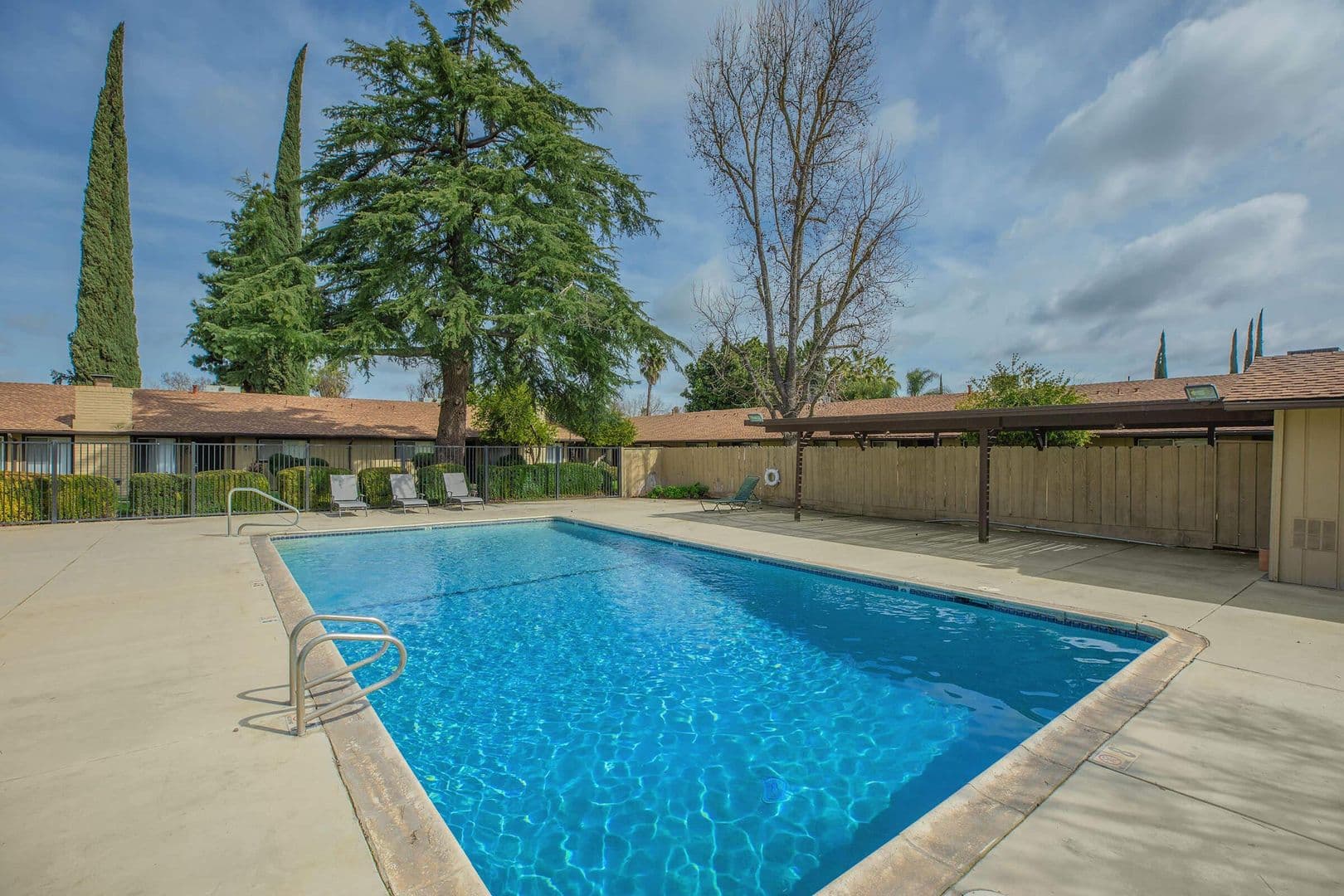 Merced Apartment: 3388 N. G St