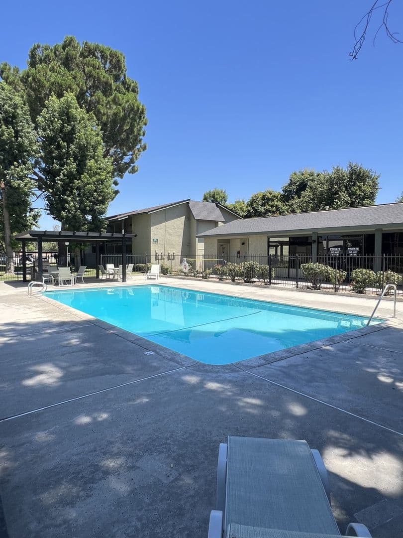 Bakersfield Apartment: 5051 Ming Ave.