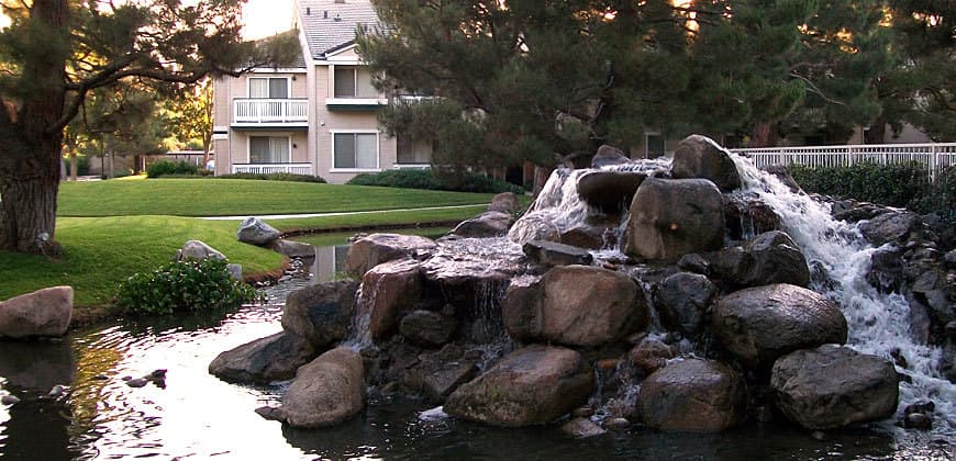 Bakersfield Apartment: 8101 Camino Media