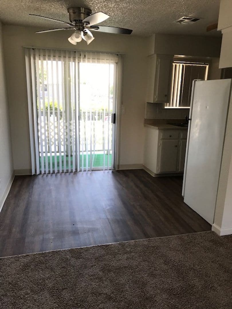 Clovis Apartment: 300 W Alamos Ave