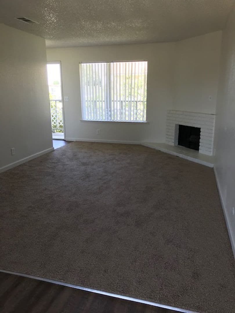 Clovis Apartment: 300 W Alamos Ave