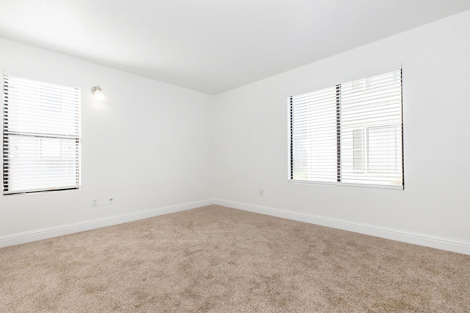 Fresno Apartment: 445 W Nees Ave
