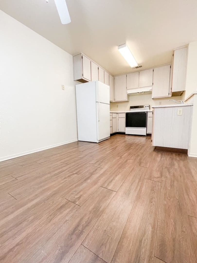Fresno Apartment: 3207 W Shields Ave