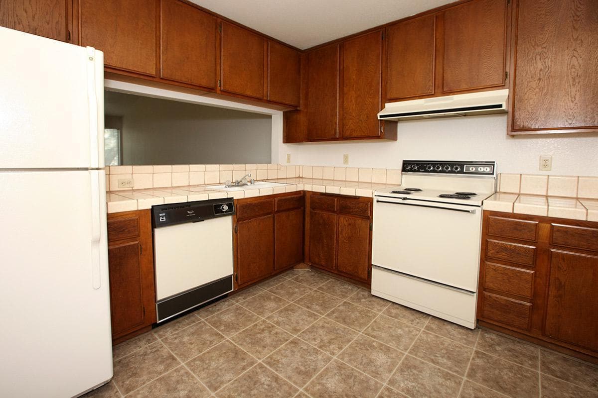 Bakersfield Apartment: 8200 Kroll Way