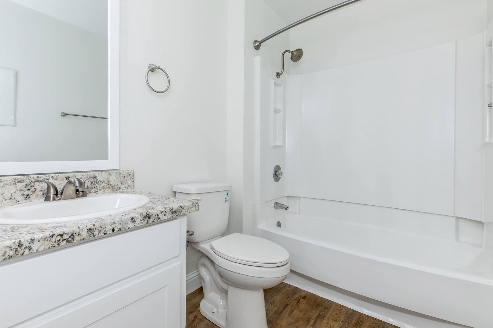 Fresno Apartment: 445 W Nees Ave