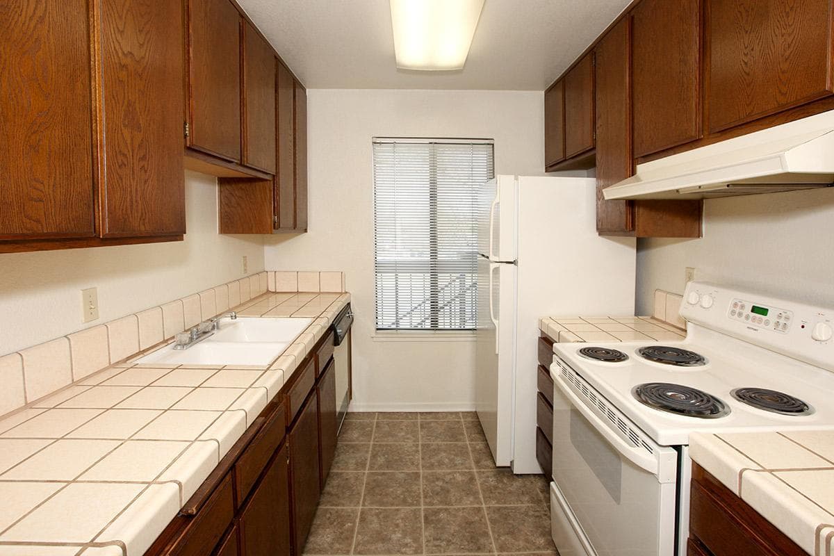 Bakersfield Apartment: 8200 Kroll Way