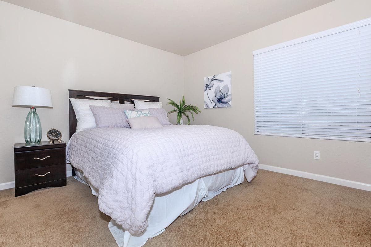 Fresno Apartment: 445 W Nees Ave