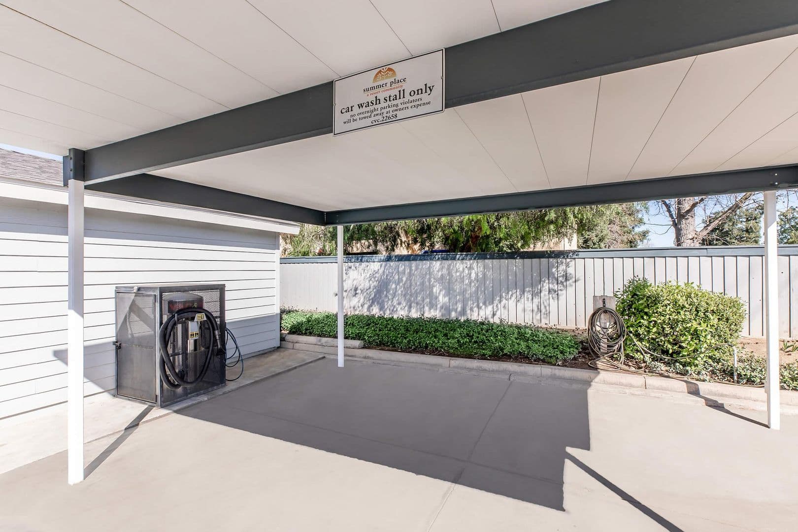 Fresno Apartment: 445 W Nees Ave