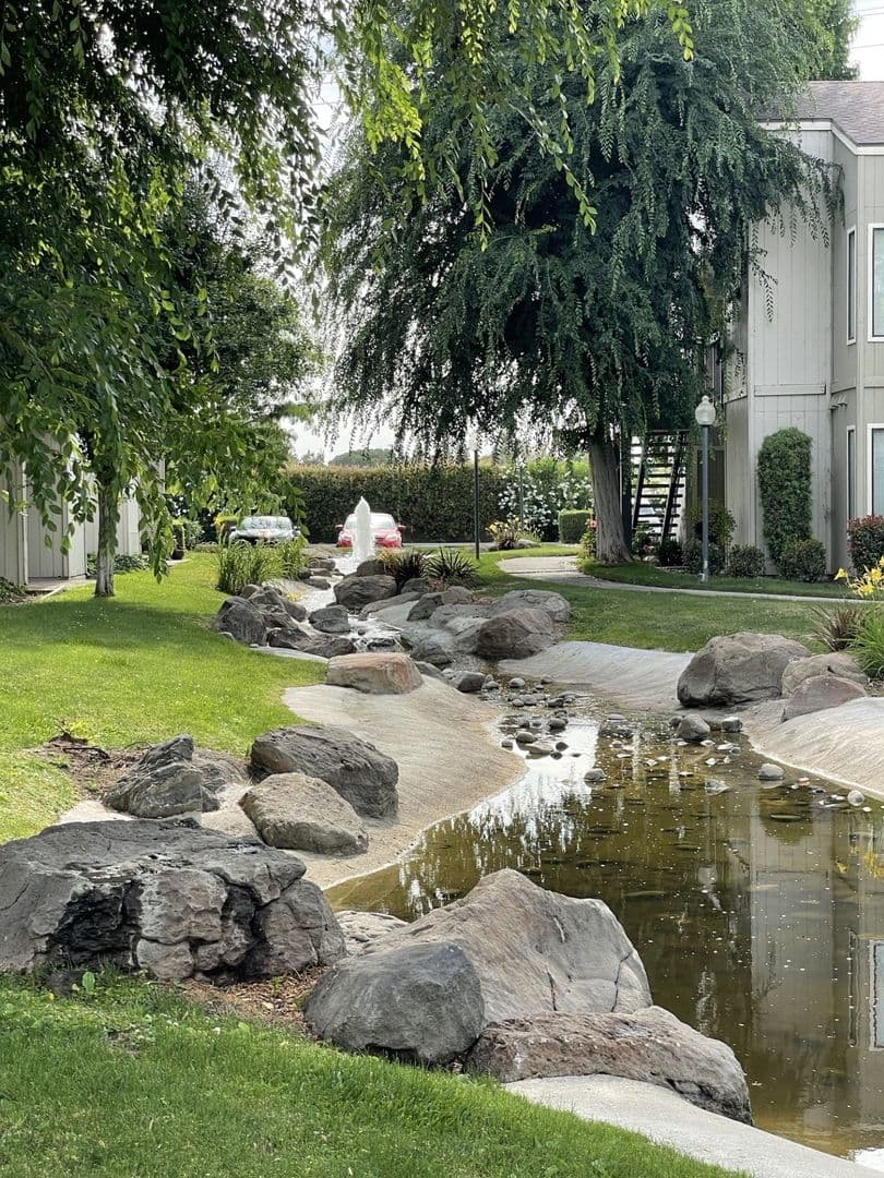 Bakersfield Apartment: 8200 Kroll Way