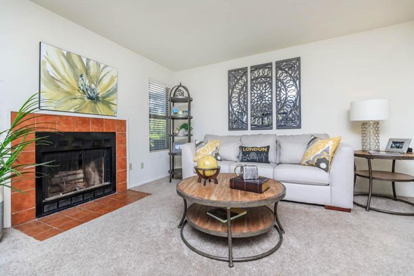 Fresno Apartment: 445 W Nees Ave