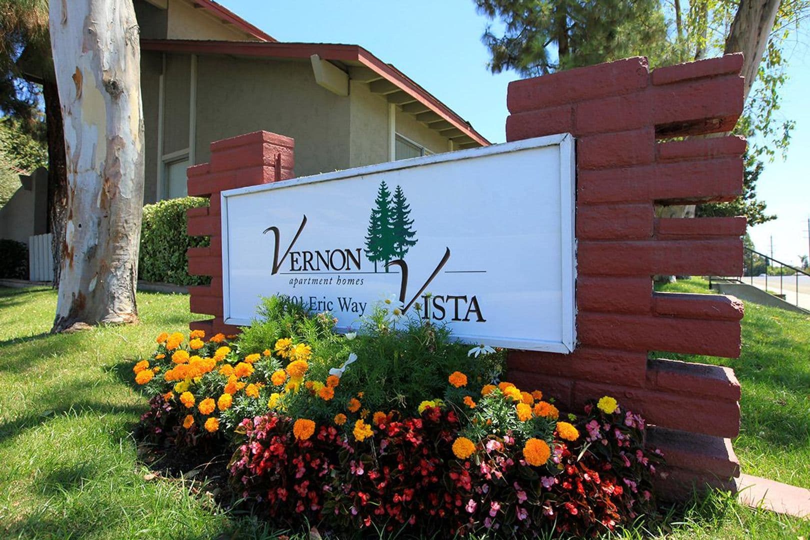 Bakersfield Apartment: 2401 Eric Way