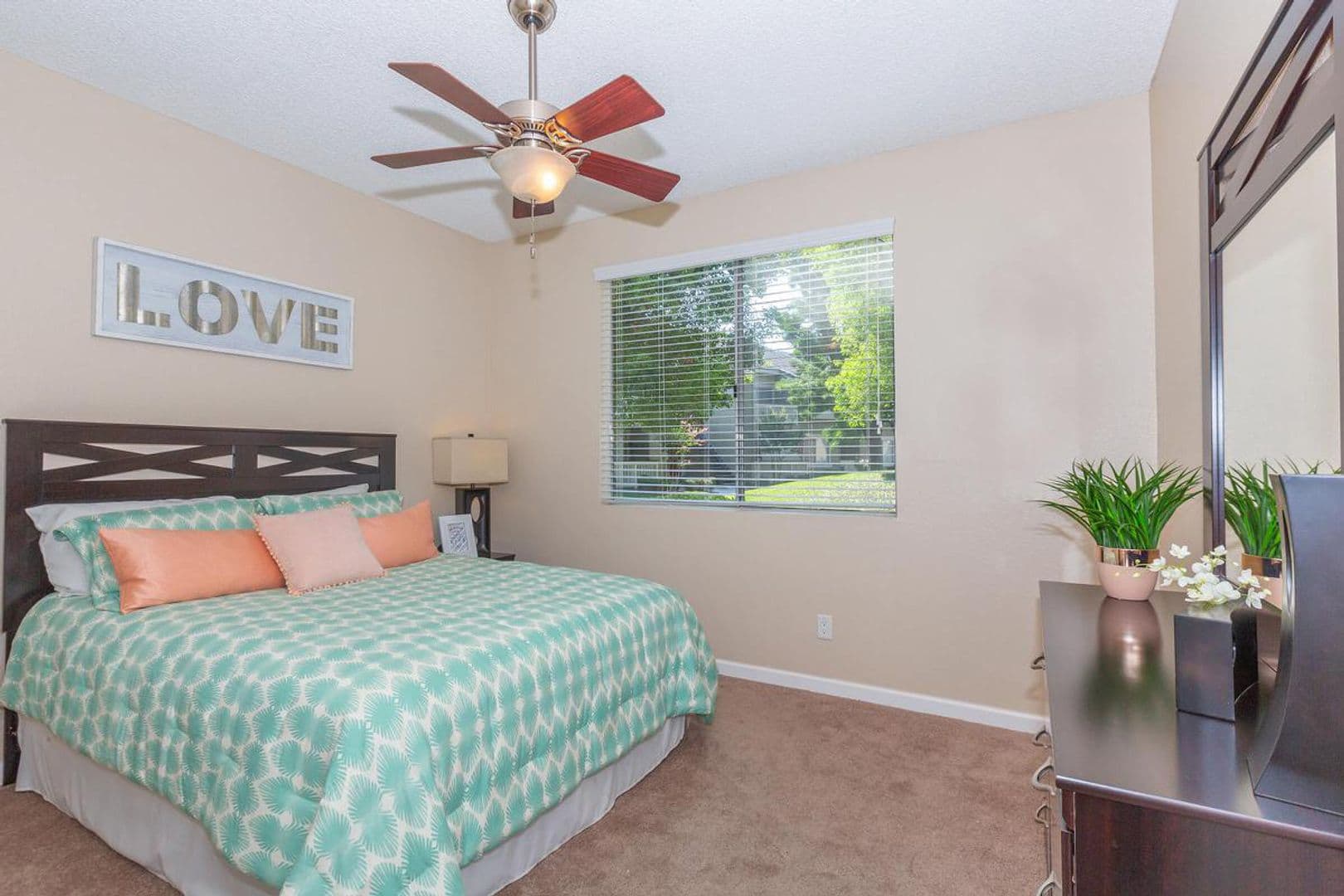 Bakersfield Apartment: 8101 Camino Media