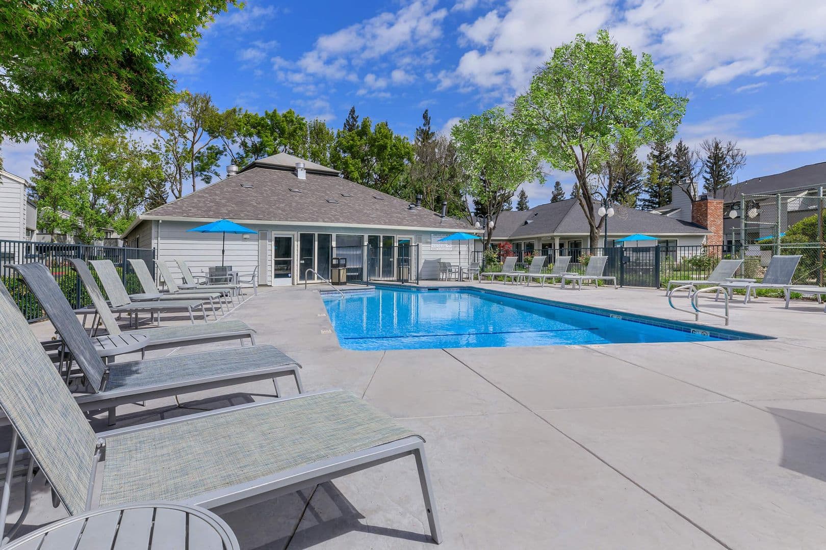 Fresno Apartment: 445 W Nees Ave
