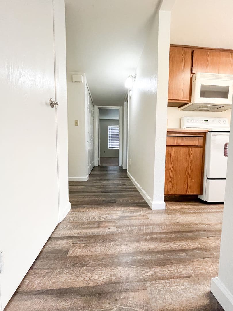 Fresno Apartment: 445 W Nees Ave