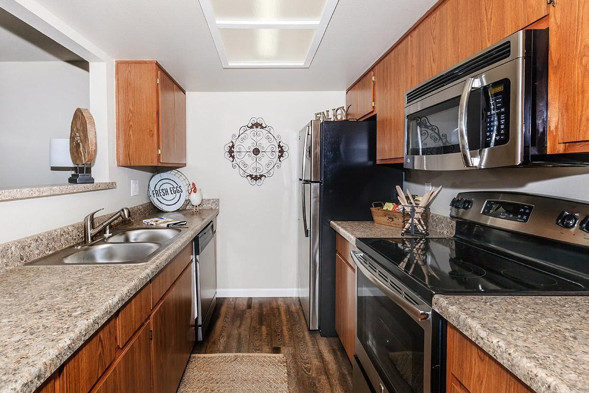 Fresno Apartment: 445 W Nees Ave