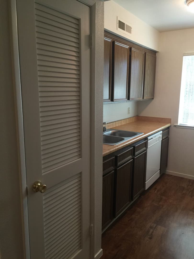 Lemoore Apartment: 333 N. Olive Street