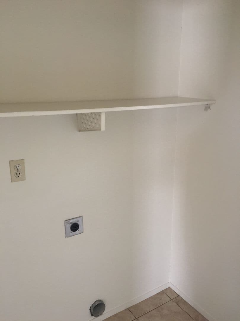 Fresno Apartment: 445 W Nees Ave