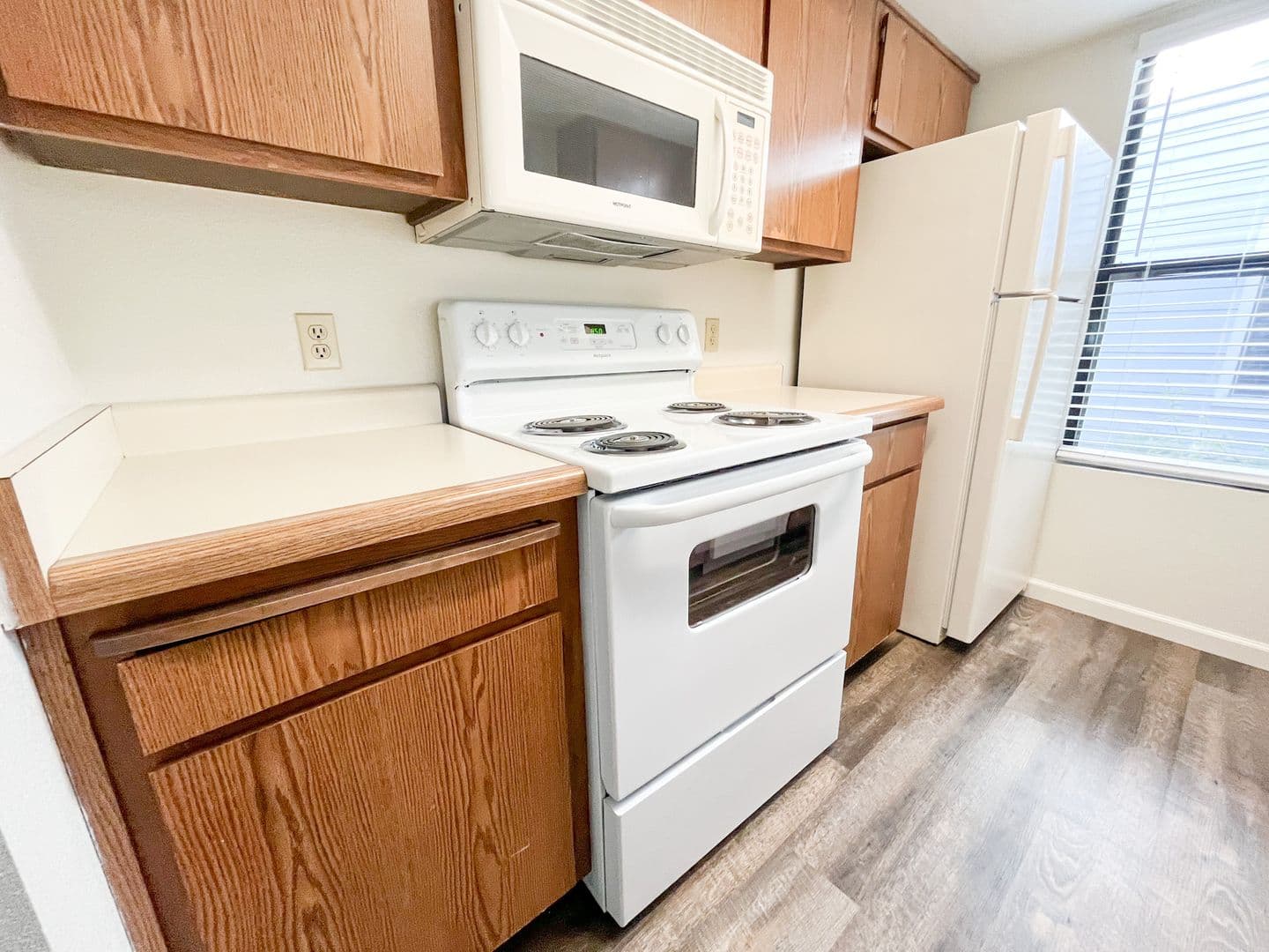 Fresno Apartment: 445 W Nees Ave
