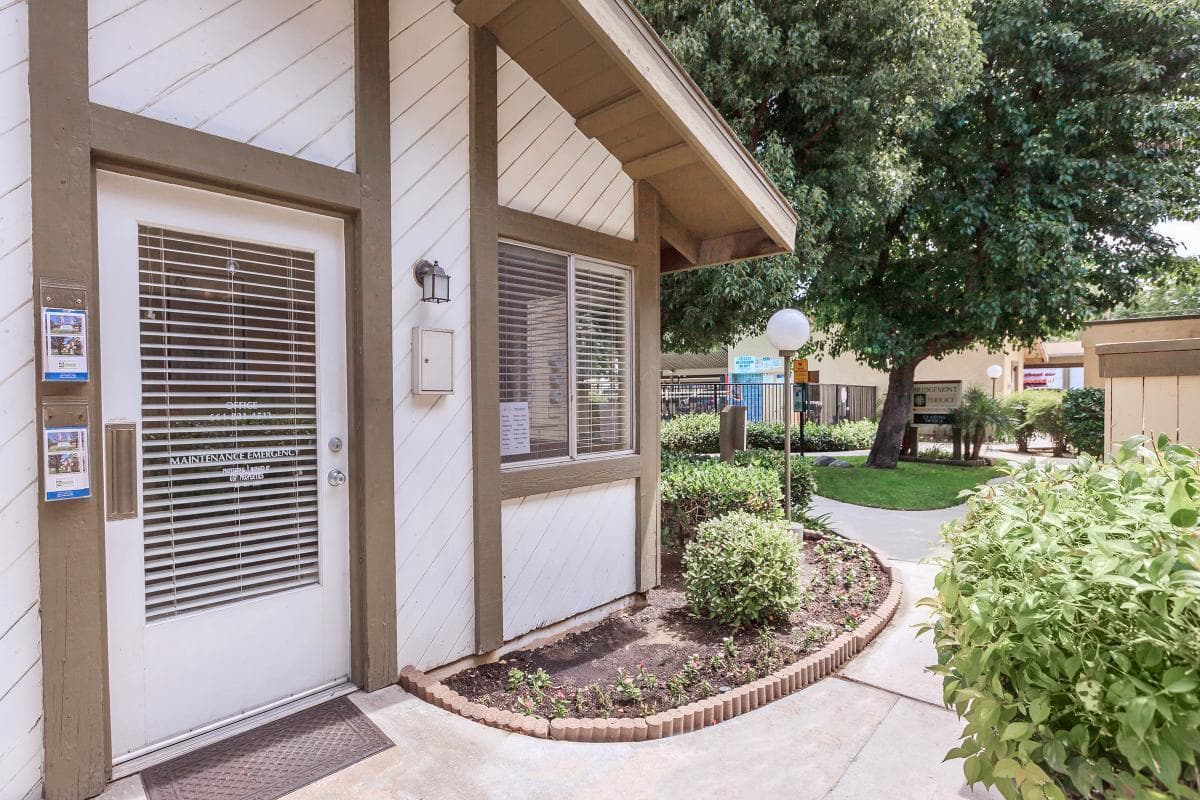 Bakersfield Apartment: 800 New Stine Road