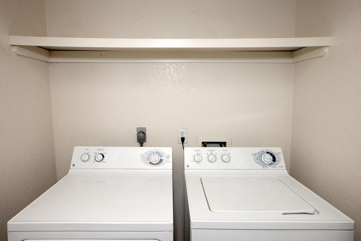 Bakersfield Apartment: 8200 Kroll Way