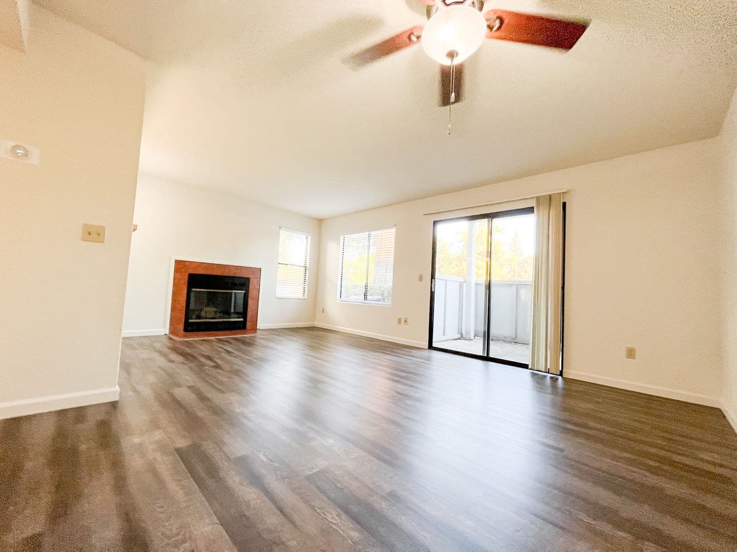 Fresno Apartment: 445 W Nees Ave
