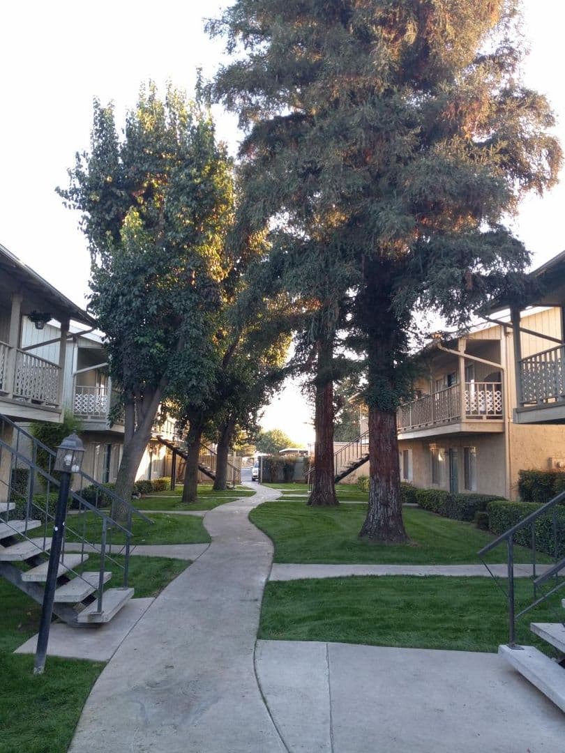 Clovis Apartment: 300 W Alamos Ave