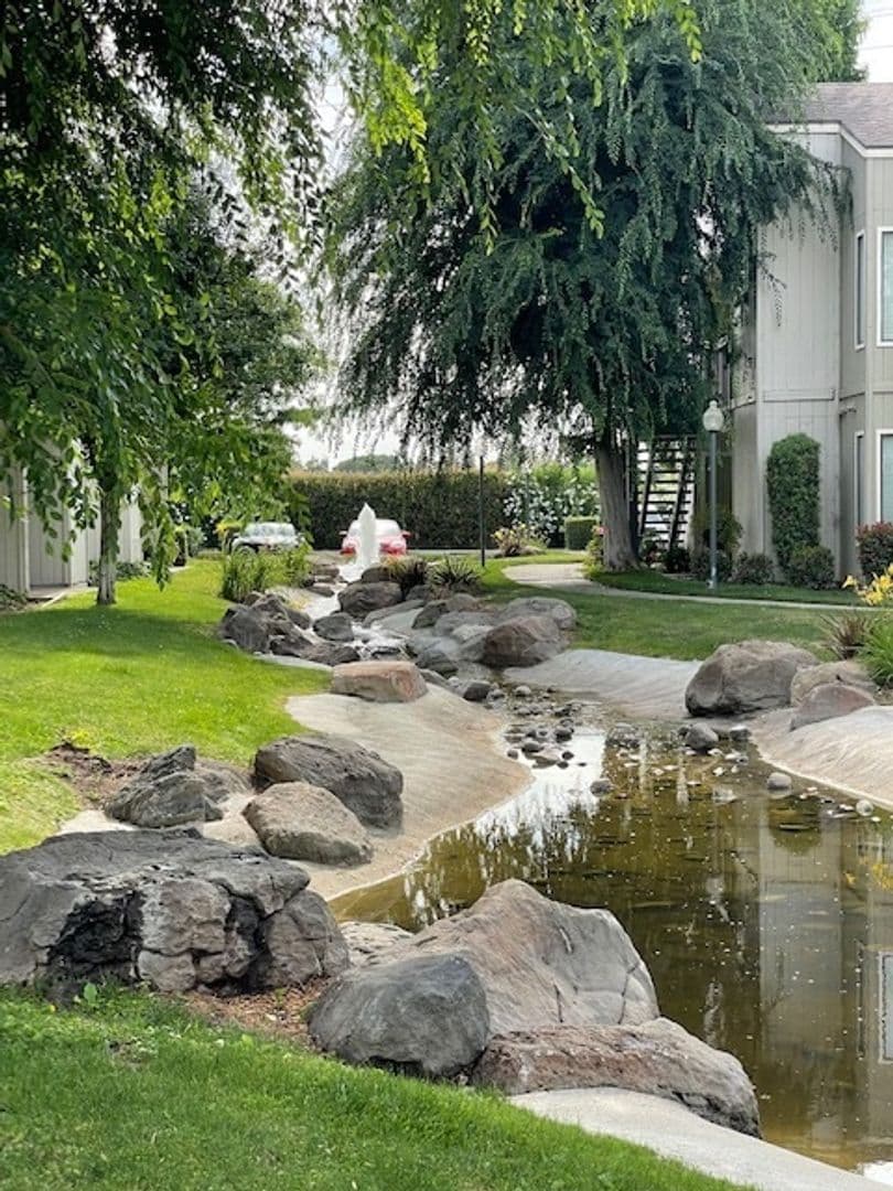 Bakersfield Apartment: 8200 Kroll Way