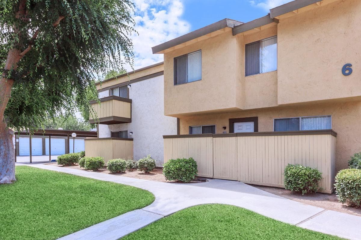 Bakersfield Apartment: 800 New Stine Road