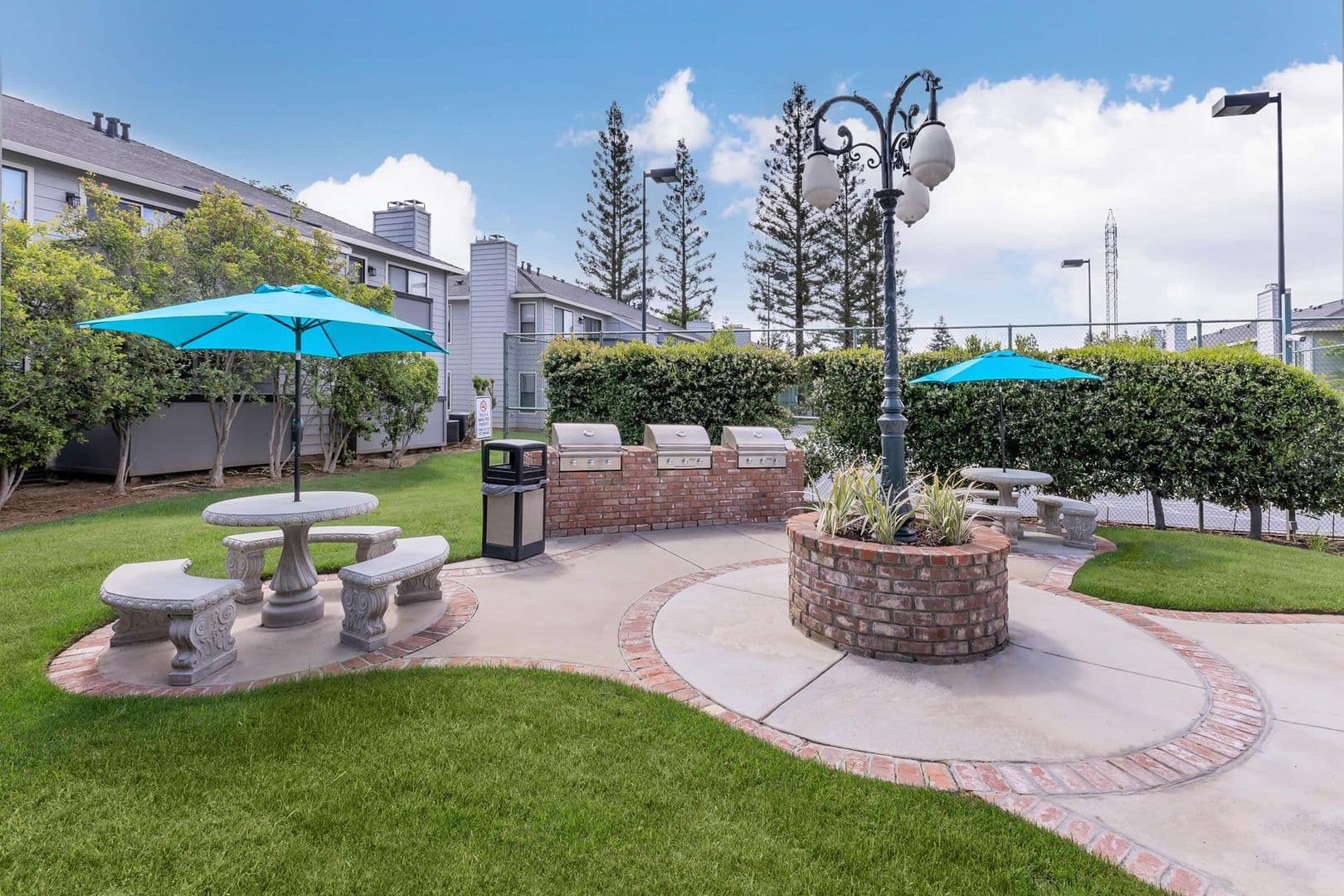 Fresno Apartment: 445 W Nees Ave
