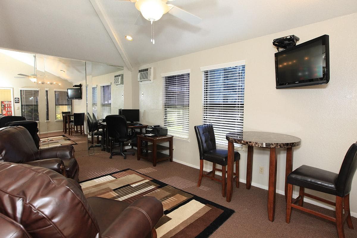 Bakersfield Apartment: 8200 Kroll Way