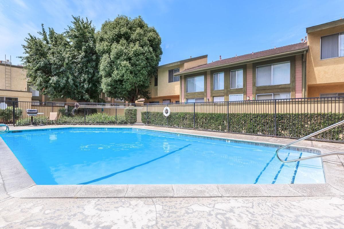 Bakersfield Apartment: 800 New Stine Road
