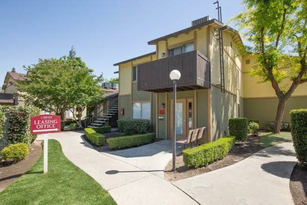 Bakersfield Apartment: 901 W. Columbus Street