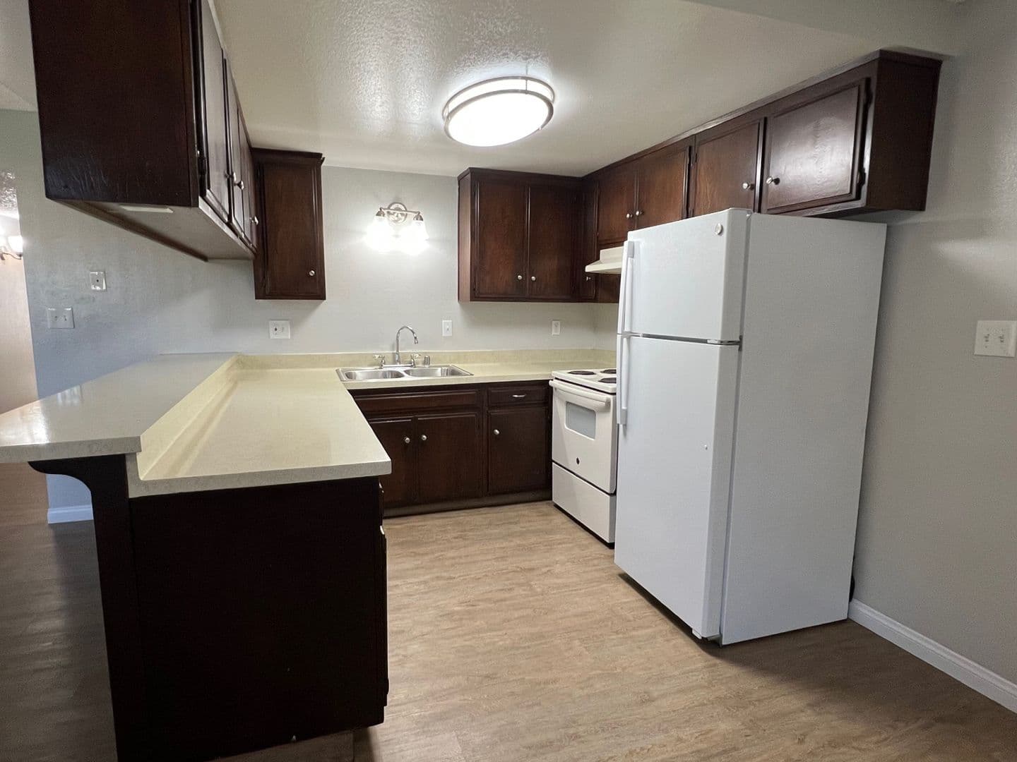 Bakersfield Apartment: 5051 Ming Ave.