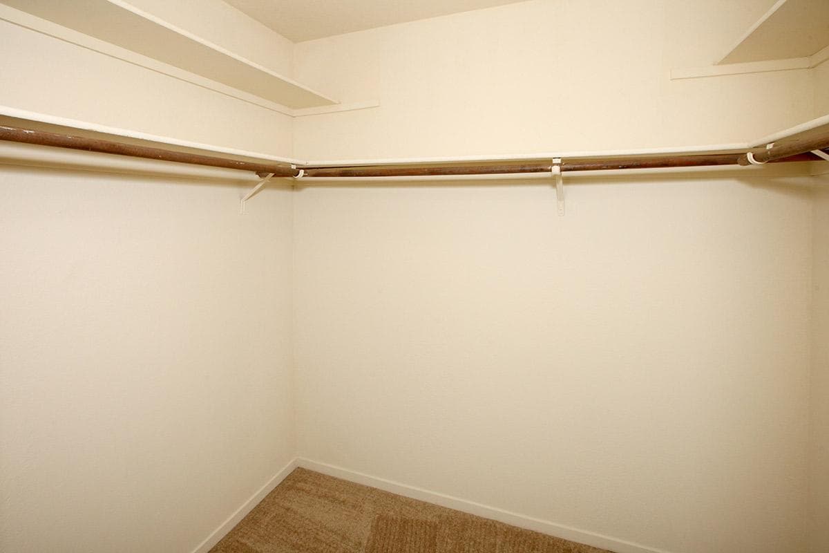 Bakersfield Apartment: 8200 Kroll Way