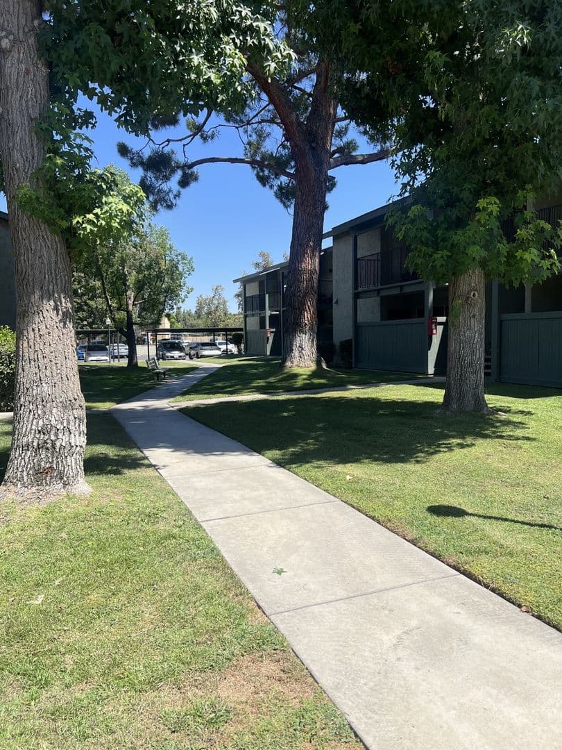 Bakersfield Apartment: 5051 Ming Ave.