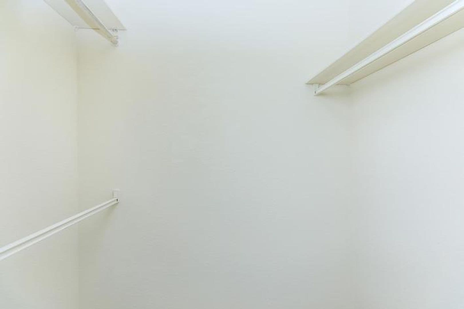 Fresno Apartment: 445 W Nees Ave