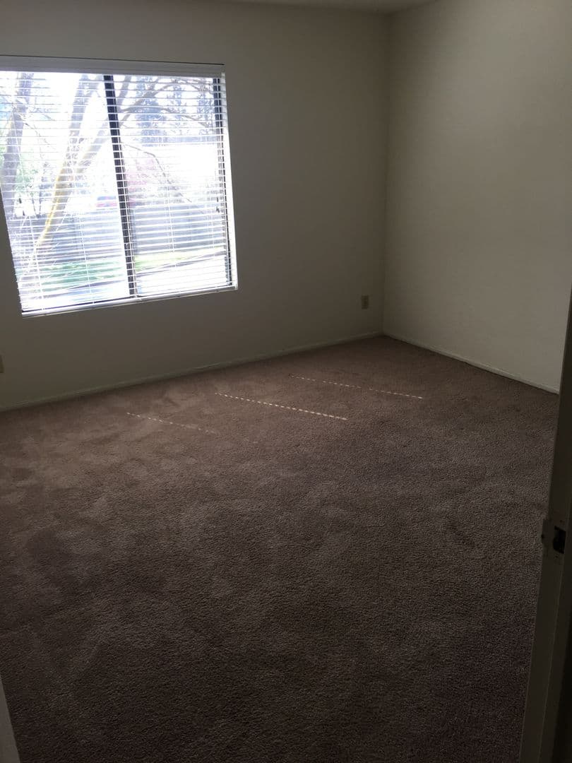 Fresno Apartment: 445 W Nees Ave