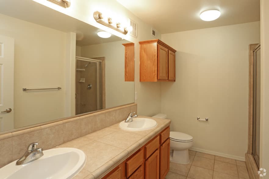 Fresno Apartment: 8755 N. Chestnut Avenue