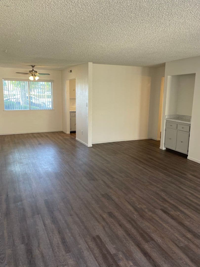 Merced Apartment: 3388 N. G St
