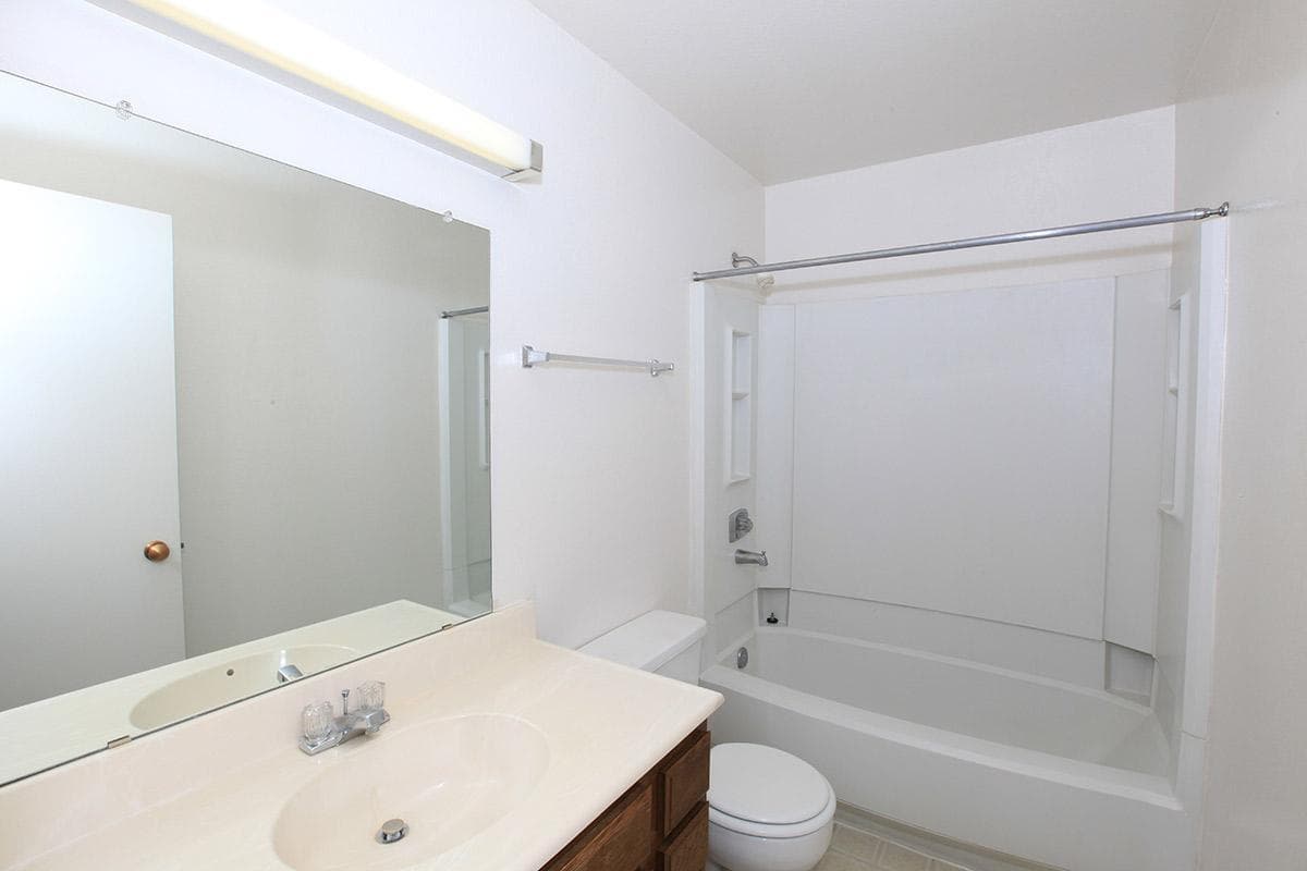 Bakersfield Apartment: 8200 Kroll Way
