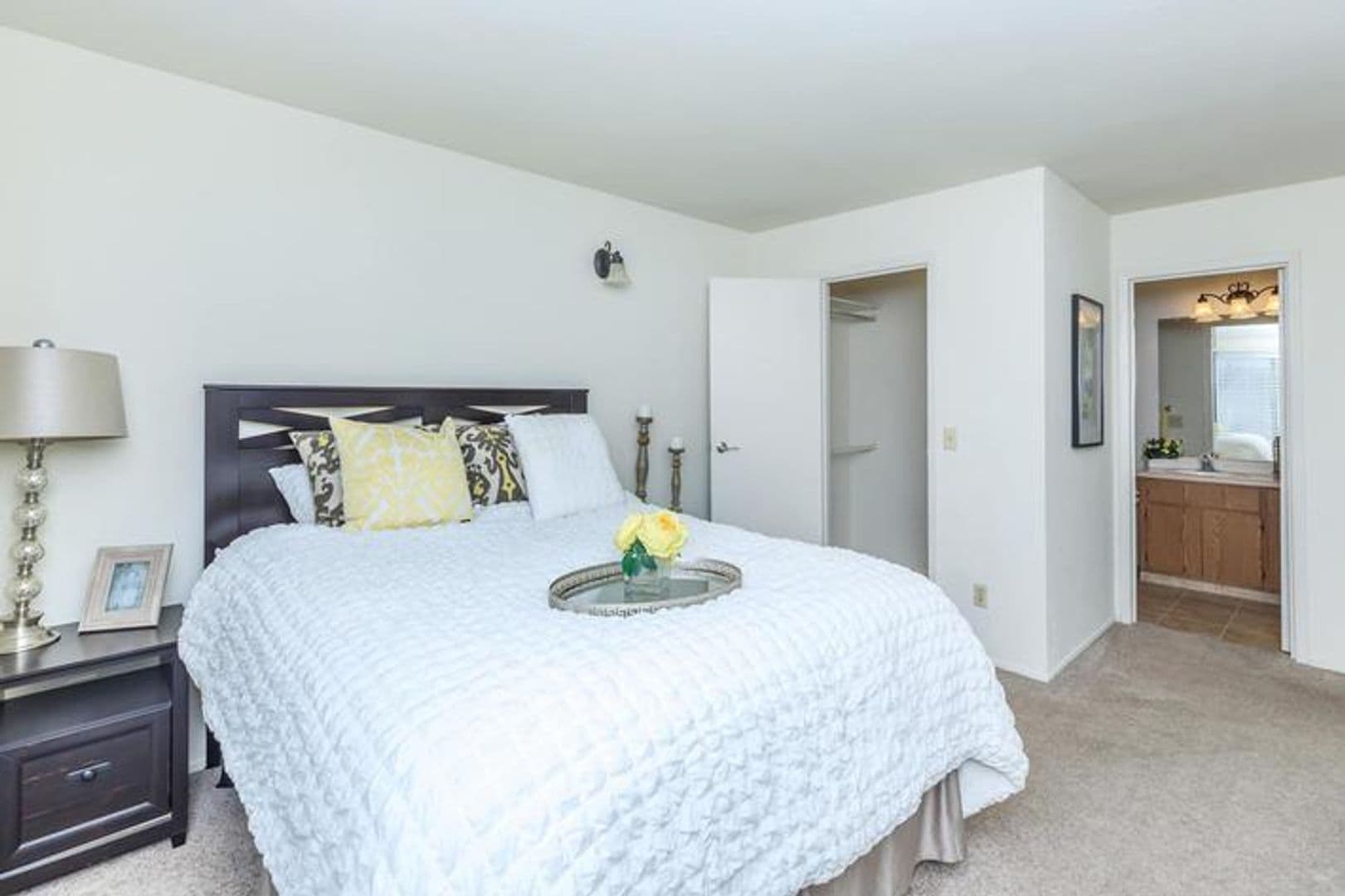 Fresno Apartment: 445 W Nees Ave