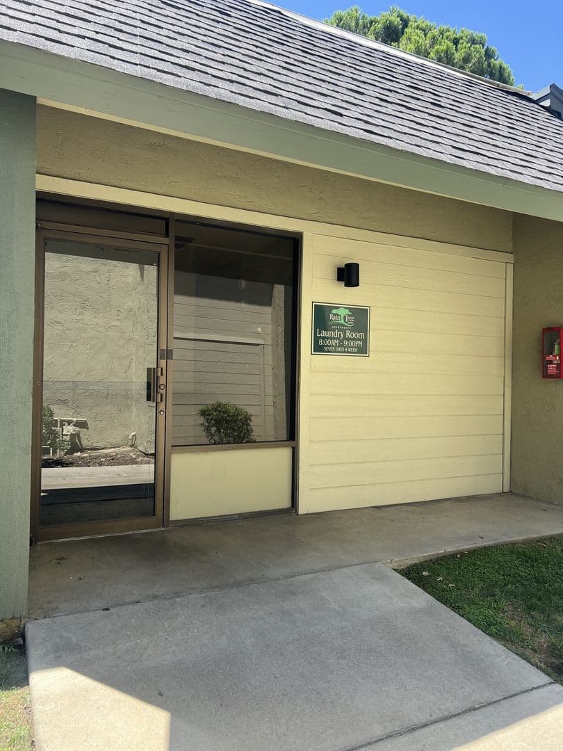 Bakersfield Apartment: 5051 Ming Ave.