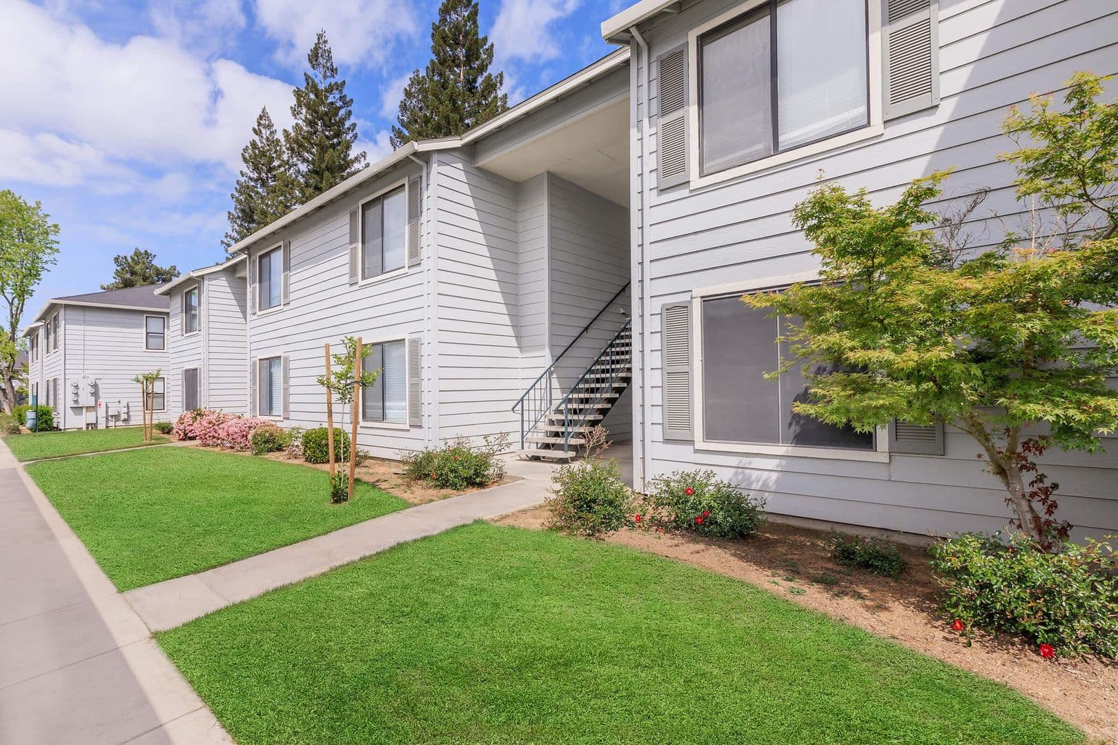 Fresno Apartment: 445 W Nees Ave