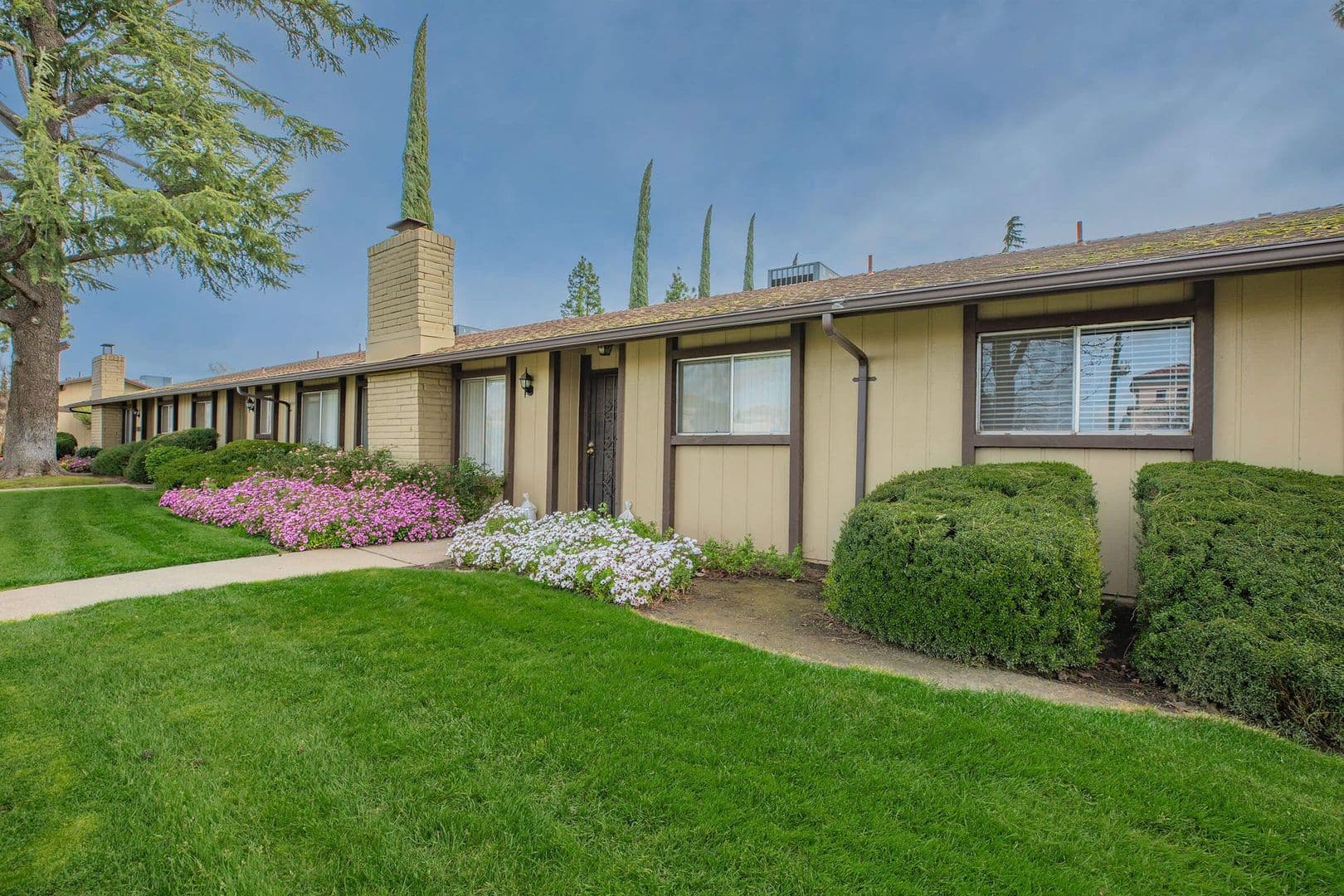 Merced Apartment: 3388 N. G St